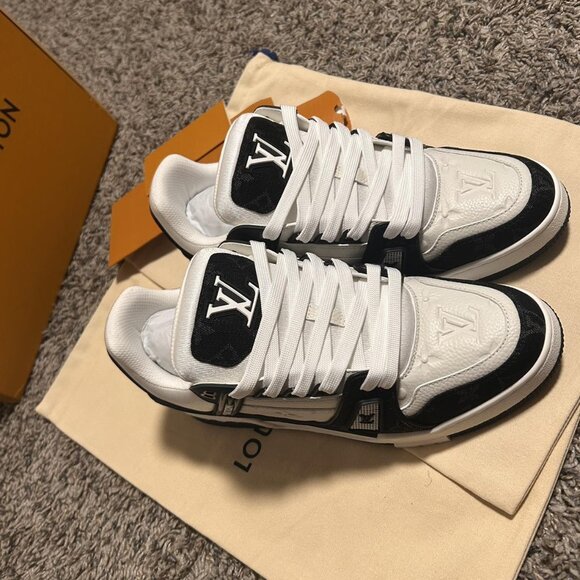 Louis Vuitton Trainers - Picture 2 of 4